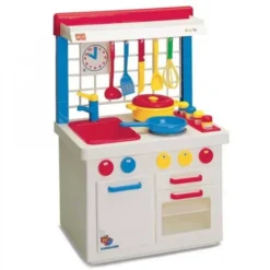Cucina dei piccoli con accessori