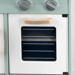 Cucina in legno con accessori
