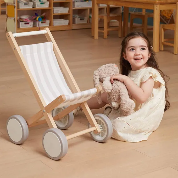 Passeggino per bambole in legno