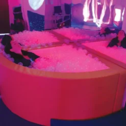 Piscina vibrante cambiacolore con palline trasparenti