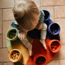 Set tappeto e loose parts in feltro
