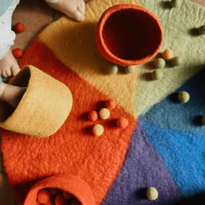 Set tappeto e loose parts in feltro