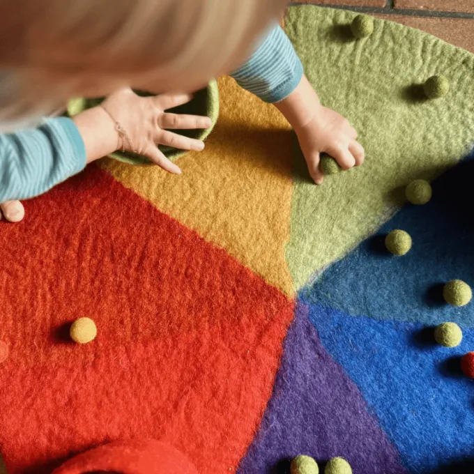 Set tappeto e loose parts in feltro