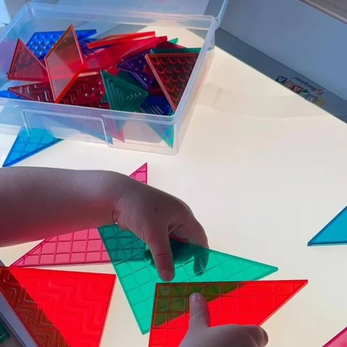 Tangram sensoriale traslucida